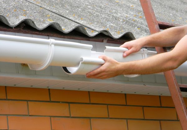 Cost of Gutter Hanging in Snohomish